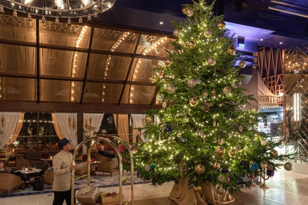 Ontdek Estepona: De Tuin van de Costa del Sol, Kempinski Hotels Christmas tree