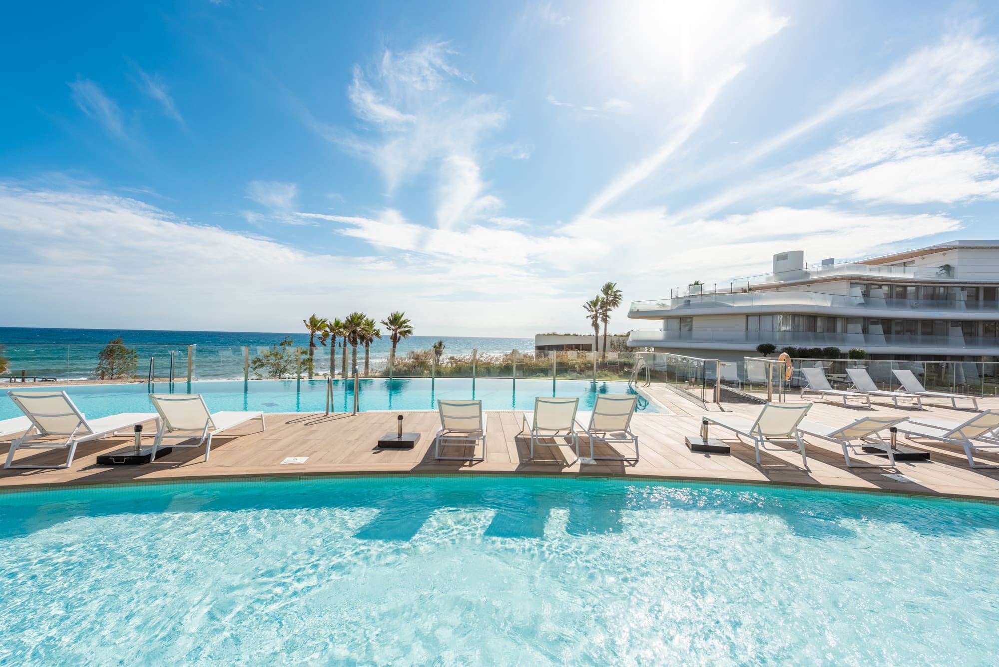 Tuinappartement The Edge: Uw Luxueuze Strandresidentie in Estepona