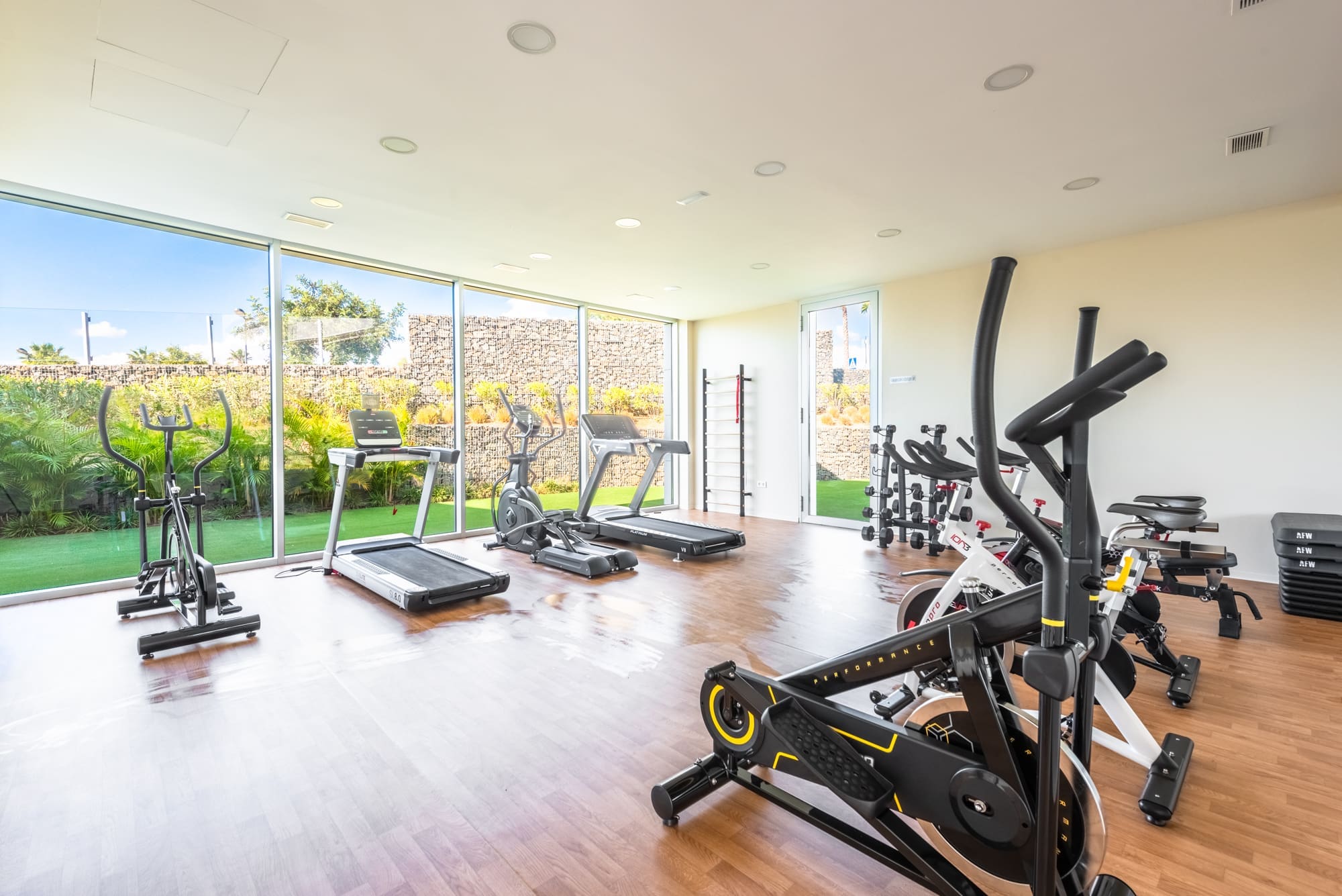 Tuinappartement The Edge: Uw Luxueuze Strandresidentie in Estepona