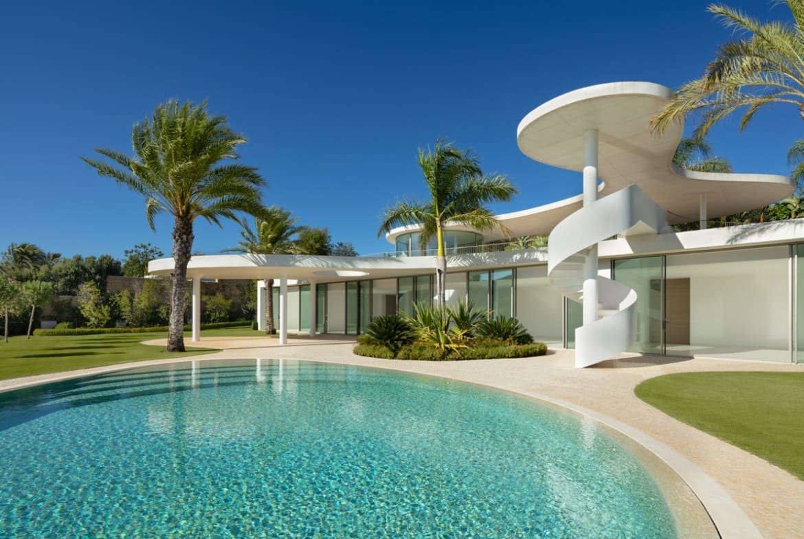 Villa Luminosa: Luxe en Licht in Finca Cortesin