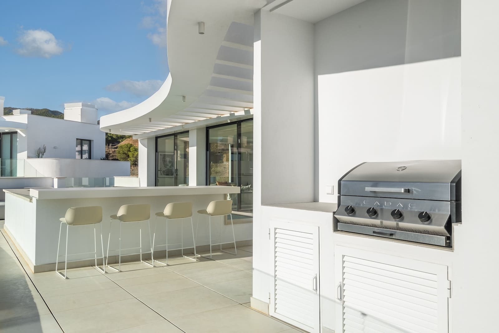 3 Slaapkamer Luxe Penthouse met Zeezicht & Privézwembad Gelegen in Higueron West, Fuengirola