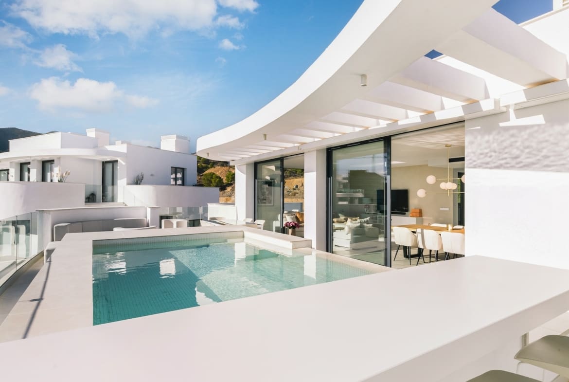 3 Slaapkamer Luxe Penthouse met Zeezicht & Privézwembad Gelegen in Higueron West, Fuengirola