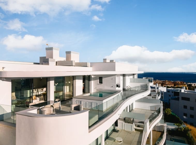 3 Slaapkamer Luxe Penthouse met Zeezicht & Privézwembad Gelegen in Higueron West, Fuengirola