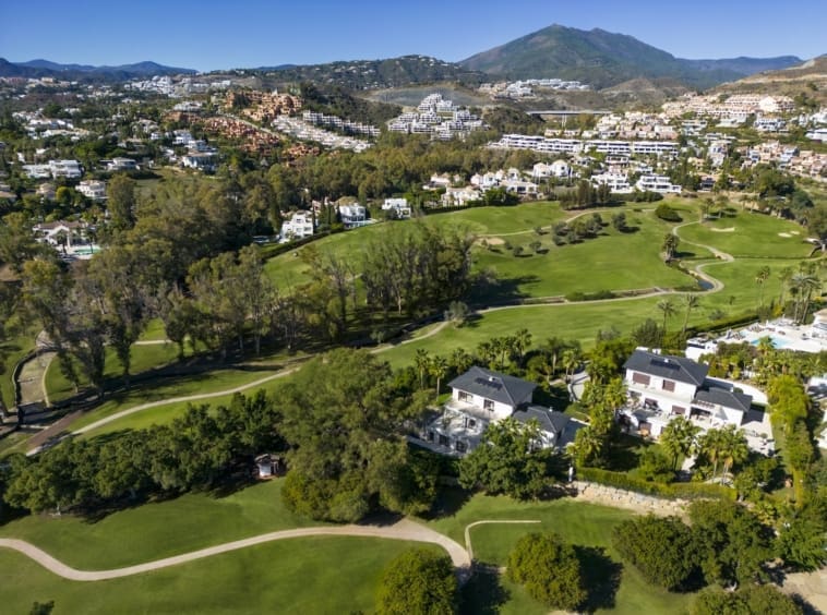 Luxe Villa Aura: Frontline Golf Villa in Nueva Andalucia