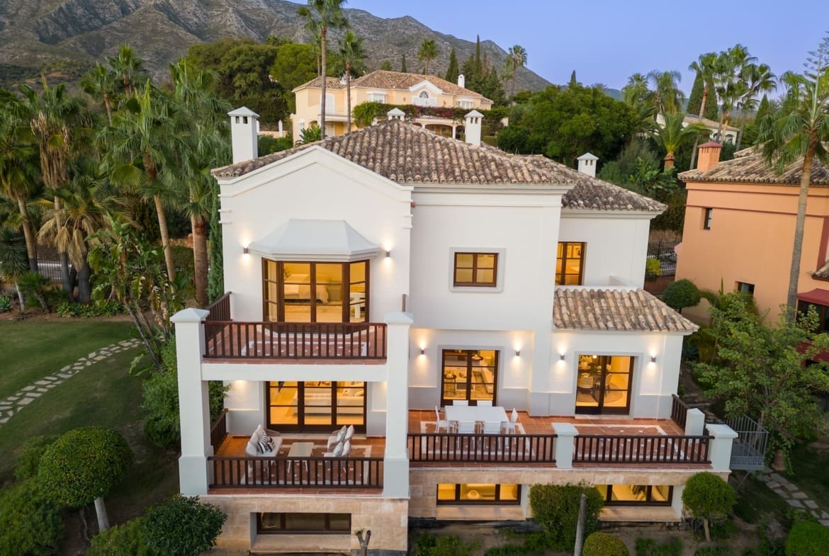 Townhouse La Capellania: Luxe Wonen op Marbella's Golden Mile