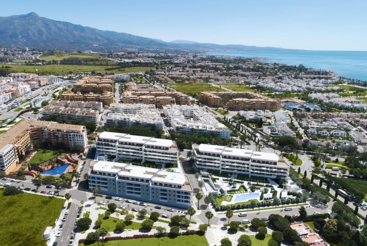 Mare Marbella Exclusieve Appartementen en penthouses aan de Costa del Sol – MDR Luxury Homes C12_Mare-apartments-San Pedro de Alcantara-Marbella-aerial_Sept23_2 Mare Marbella: Exclusieve Appartementen aan de Costa del Sol