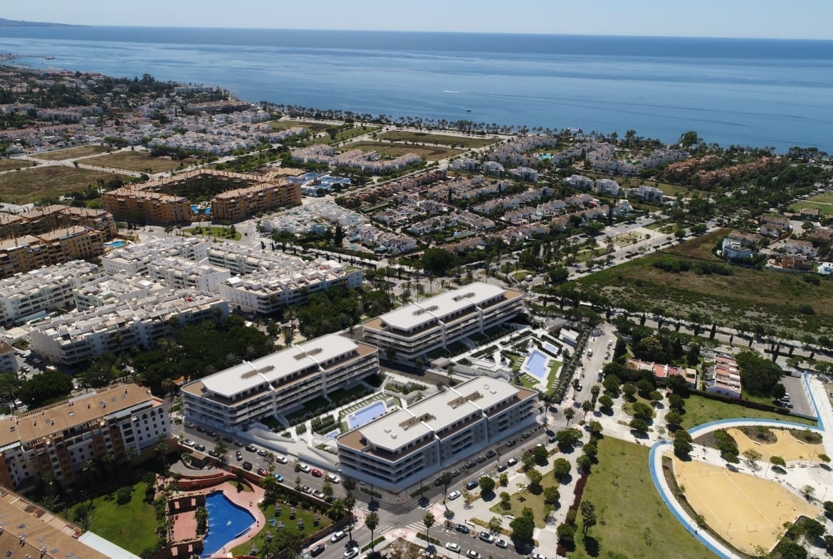 Mare Marbella Exclusieve Appartementen en penthouses aan de Costa del Sol – MDR Luxury Homes C2_Mare-apartments-San Pedro de Alcantara-Marbella-aerial_Sept23 Mare Marbella: Exclusieve Appartementen aan de Costa del Sol