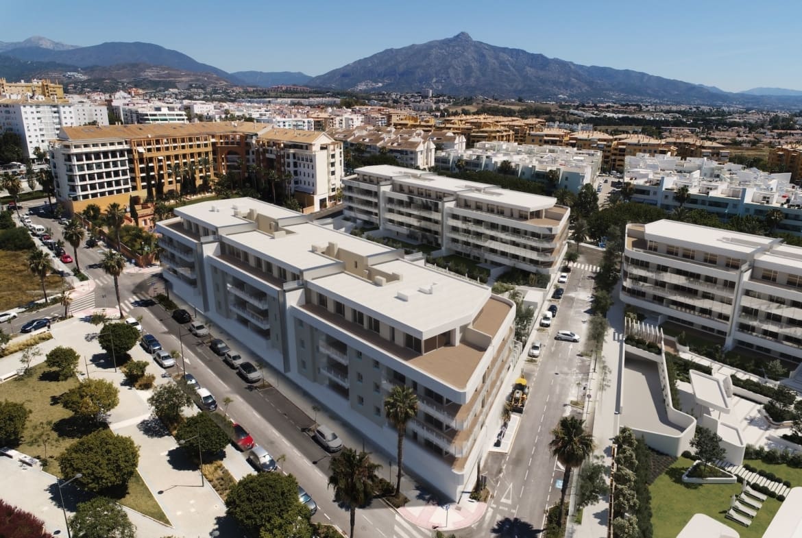 Mare Marbella Exclusieve Appartementen en penthouses aan de Costa del Sol – MDR Luxury Homes C3_Mare-apartments-San Pedro de Alcantara-Marbella-aerial_Aug23 Mare Marbella: Exclusieve Appartementen aan de Costa del Sol