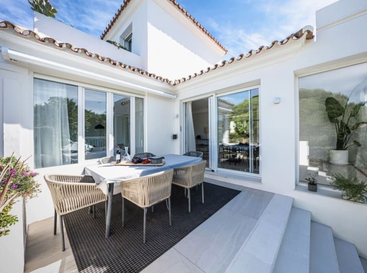 Luxe Villa La Isla in Nueva Andalucía: MDR Luxury Homes