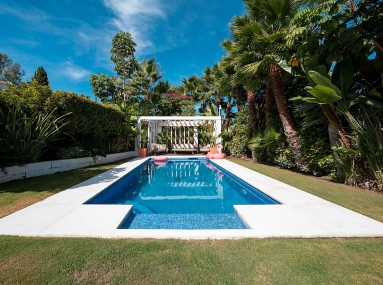 Luxe Villa La Isla in Nueva Andalucía: MDR Luxury Homes