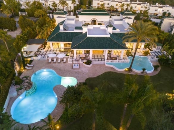 Luxe Alhambra Palace in Nueva Andalucía Spanje - MDR Luxury HomesDJI_0042 | MDR Luxury Homes Luxe Alhambra Palace in Nueva Andalucía Spanje - MDR Luxury Homes