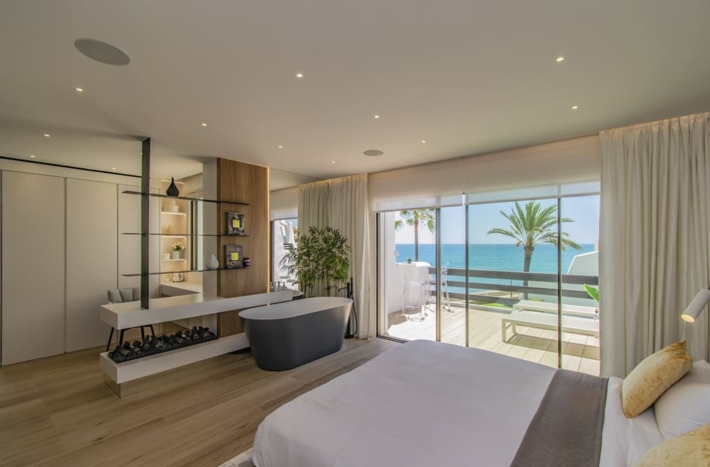 Casa Coral Beach Stijlvol Strandhuis in Marbella aan de Golden Mile te koop - MDR Luxury Homes a11 | MDR Luxury Homes Casa Coral Beach Stylish Beach House in Marbella on the Golden Mile for sale - MDR Luxury Homes