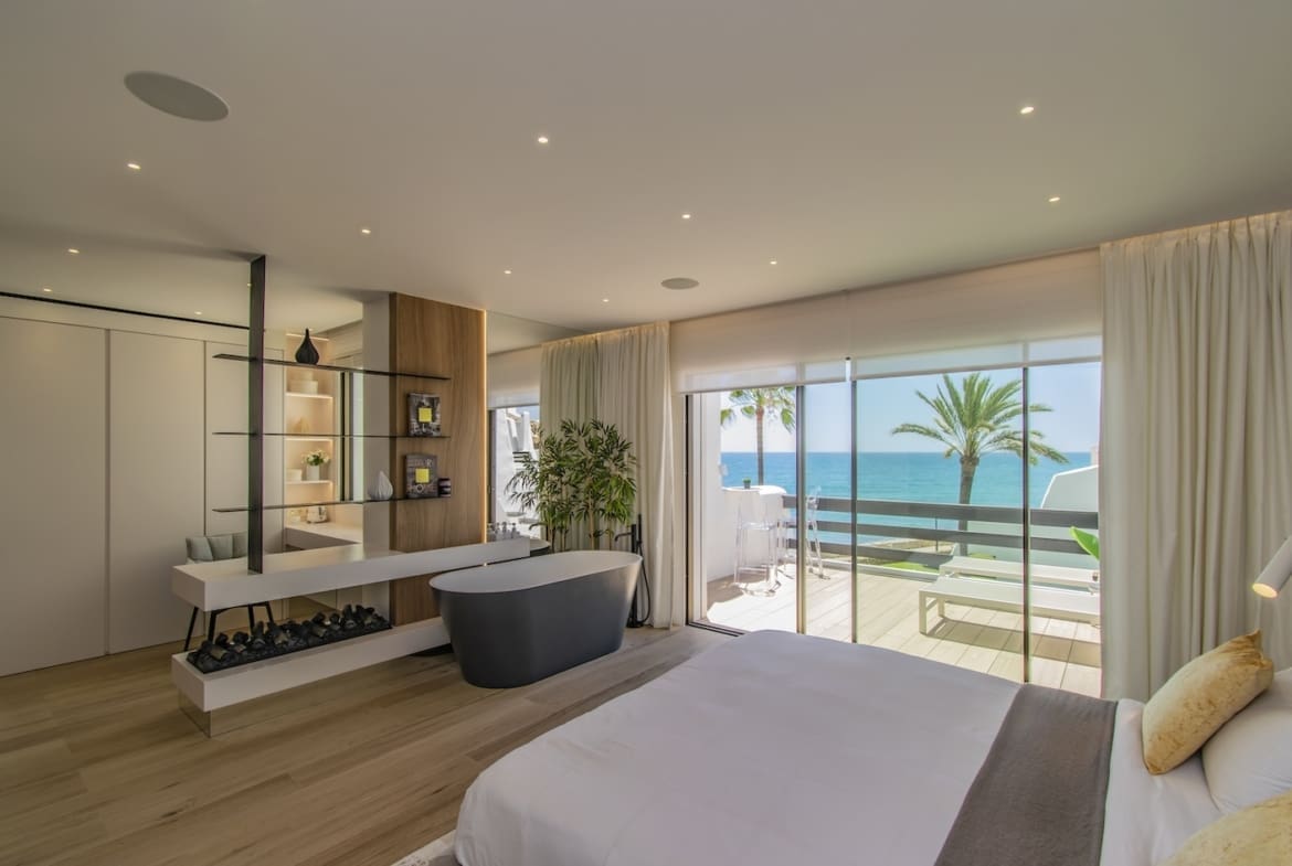 Casa Coral Beach Stijlvol Strandhuis in Marbella aan de Golden Mile te koop - MDR Luxury Homes