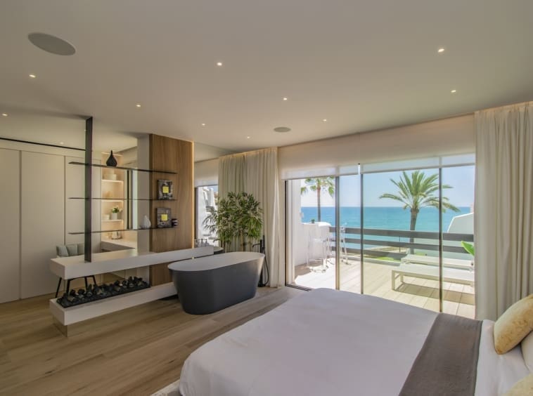 Casa Coral Beach Stijlvol Strandhuis in Marbella aan de Golden Mile te koop - MDR Luxury Homes