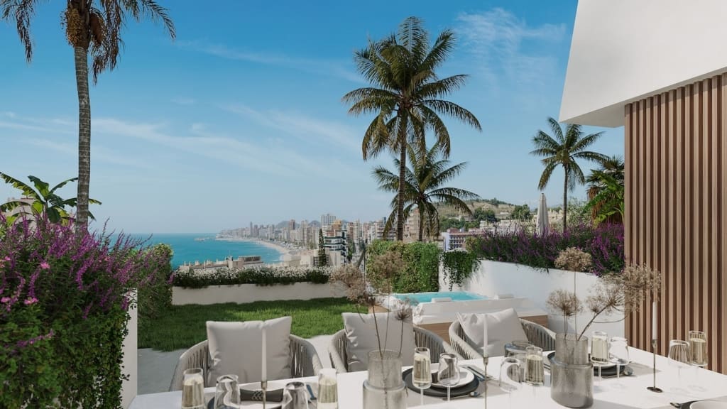 Luxe Woningen met Zeezicht in Azure Bay Fuengirola - MDR Luxury Homes Porche-HR-min | MDR Luxury Homes Luxury Villas with Sea Views in Azure Bay Fuengirola - MDR Luxury Homes