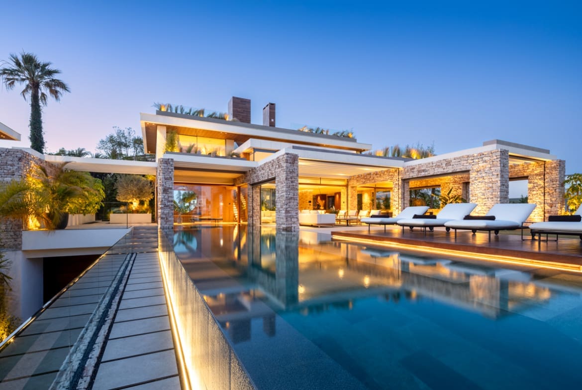 Villa P Een Architectonisch Meesterwerk in Nueva Andalucia te koop - MDR Luxury Homes