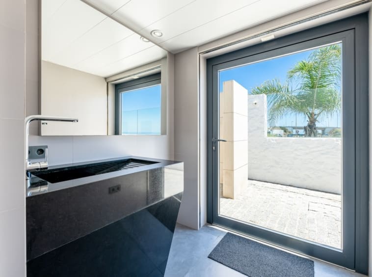 Luxe Strandvilla Paradise Mijas aan de Costa del Sol te koop - MDR