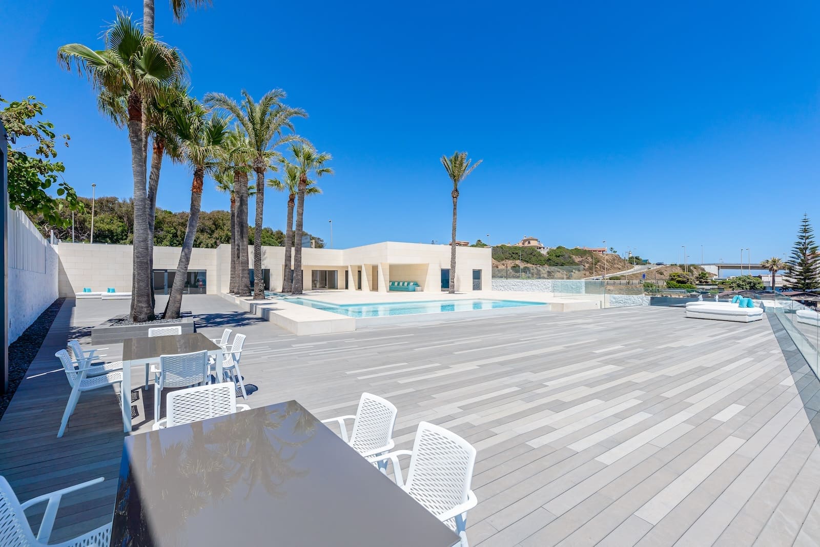 Luxe Strandvilla Paradise Mijas aan de Costa del Sol te koop - MDR