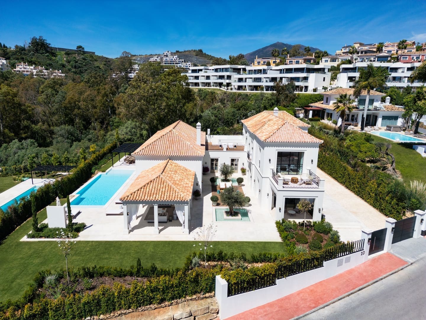 Villa Tuscany Luxe en Rust in La Cerquilla Marbella - MDR Luxury Homes