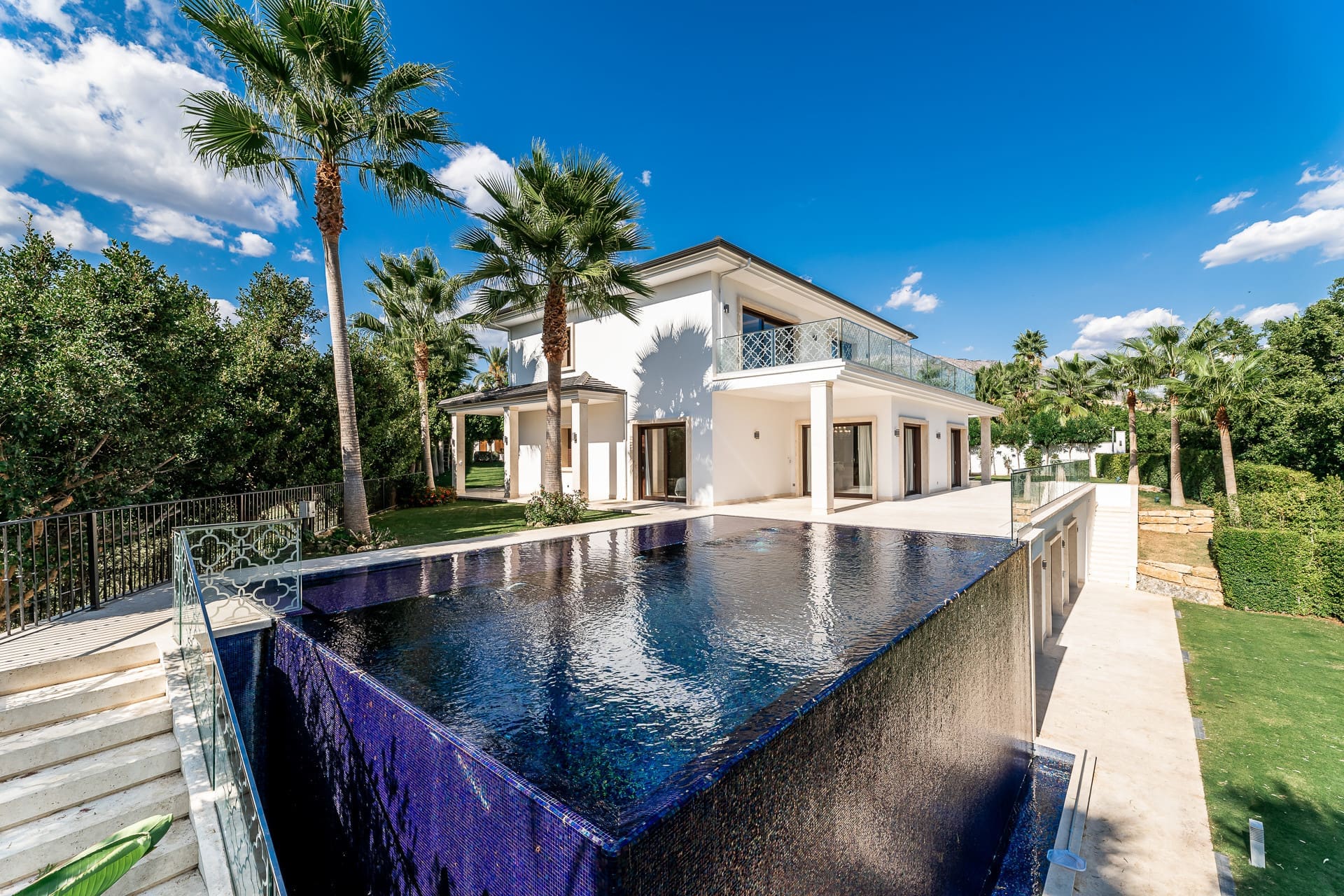 Luxueuze Villa Maria te koop in Los Naranjos Nueva Andalucia - MDR Luxury Homes