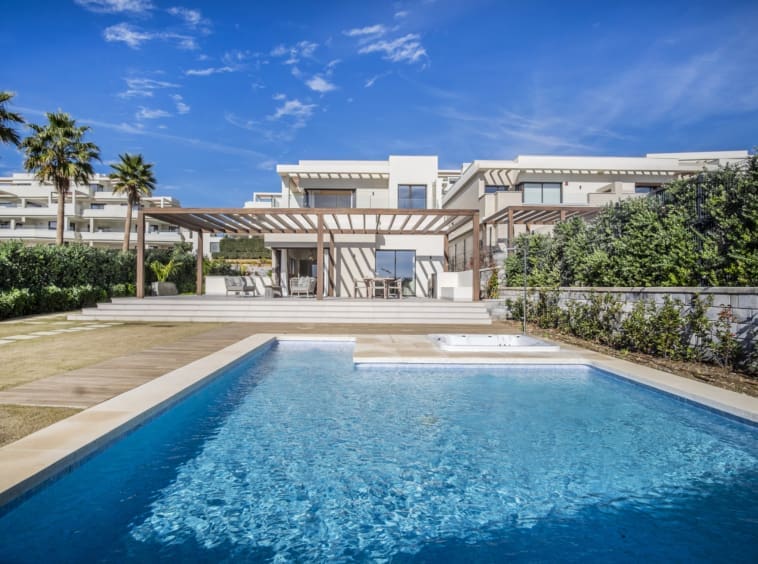 Beachfront villa for sale in Velaya Estepona - MDR Luxury Homes