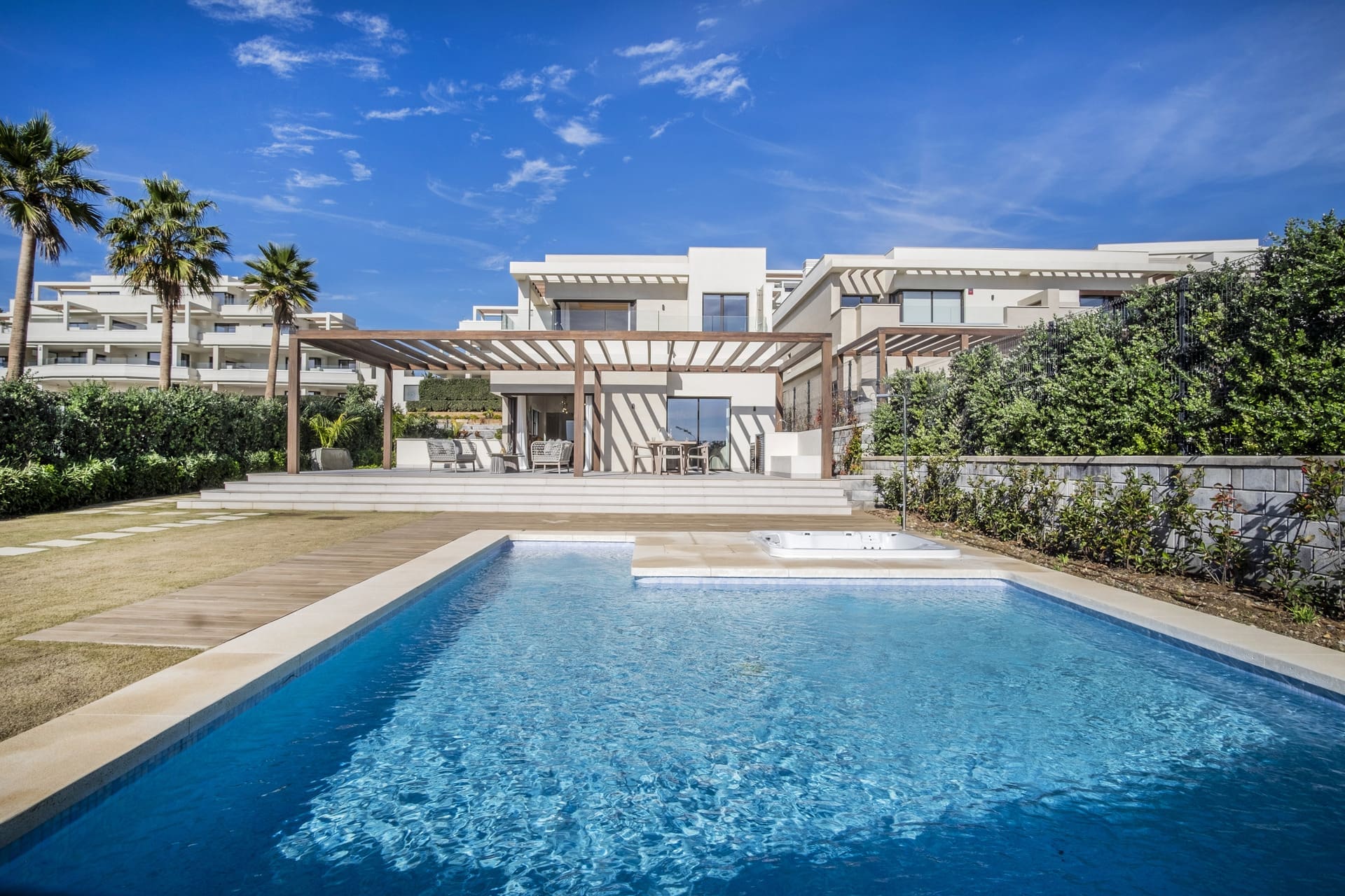 Beachfront villa for sale in Velaya Estepona - MDR Luxury Homes