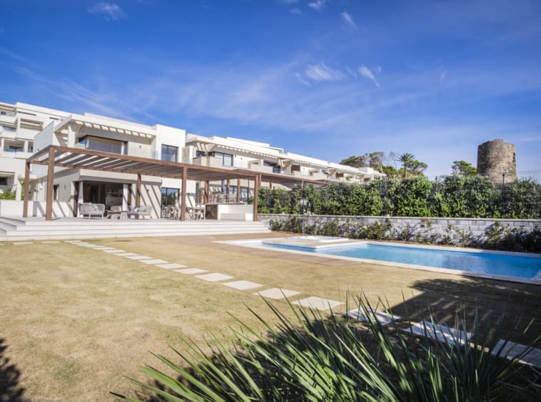 Beachfront villa for sale in Velaya Estepona - MDR Luxury Homes