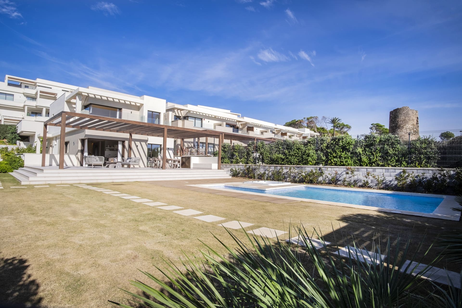 Beachfront villa for sale in Velaya Estepona - MDR Luxury Homes