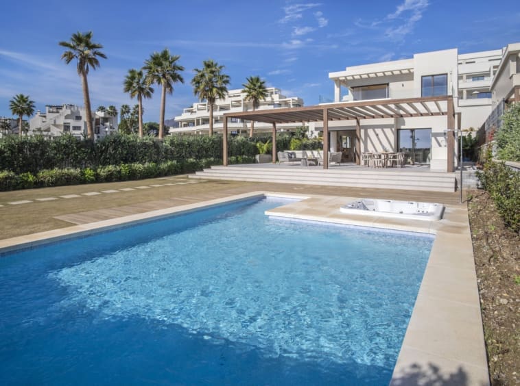 Beachfront villa for sale in Velaya Estepona - MDR Luxury Homes