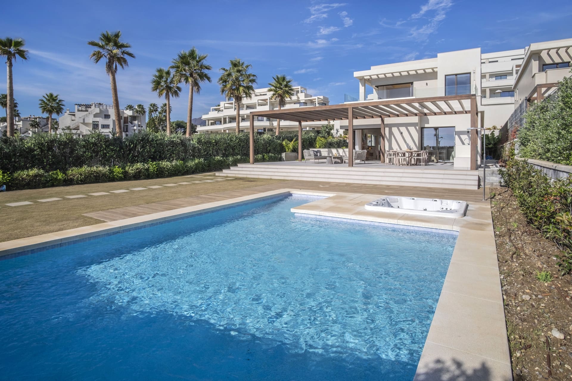 Beachfront villa for sale in Velaya Estepona - MDR Luxury Homes