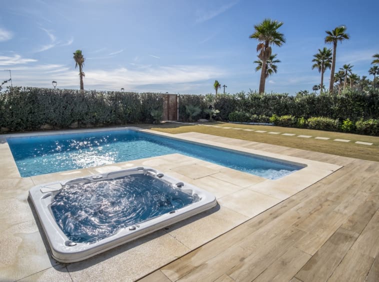 Beachfront villa for sale in Velaya Estepona - MDR Luxury Homes