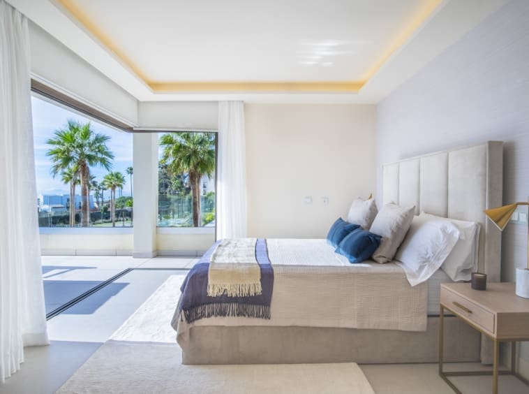 Beachfront villa for sale in Velaya Estepona - MDR Luxury Homes