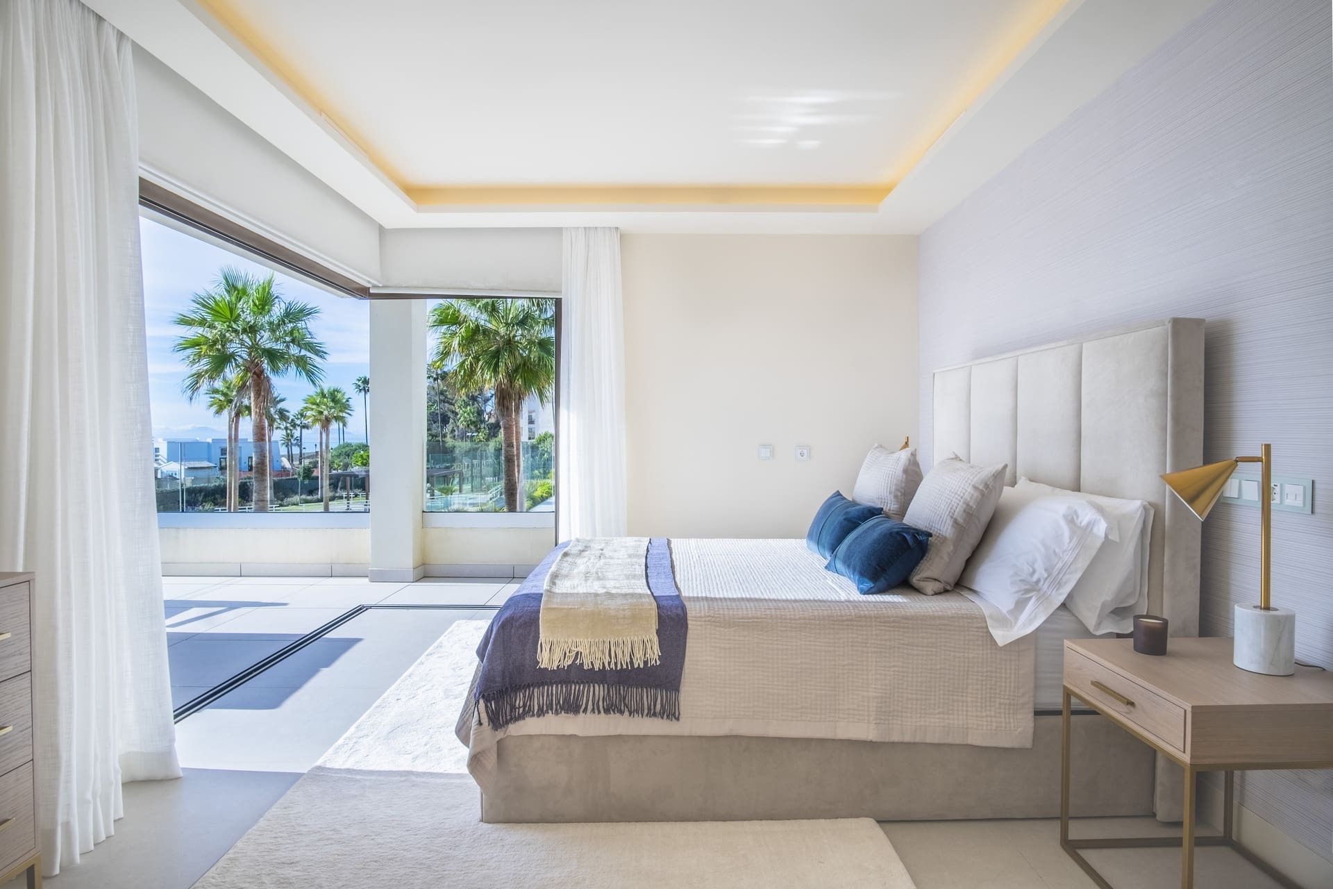 Beachfront villa for sale in Velaya Estepona - MDR Luxury Homes