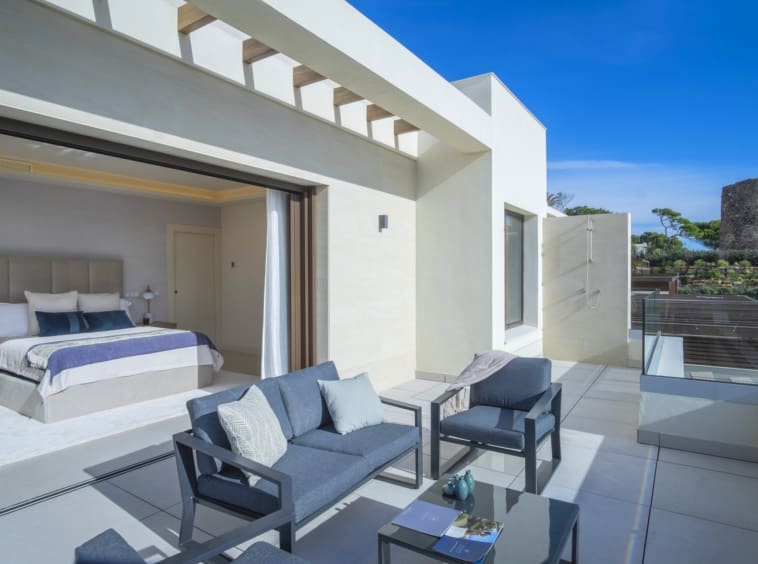 Beachfront villa for sale in Velaya Estepona - MDR Luxury Homes