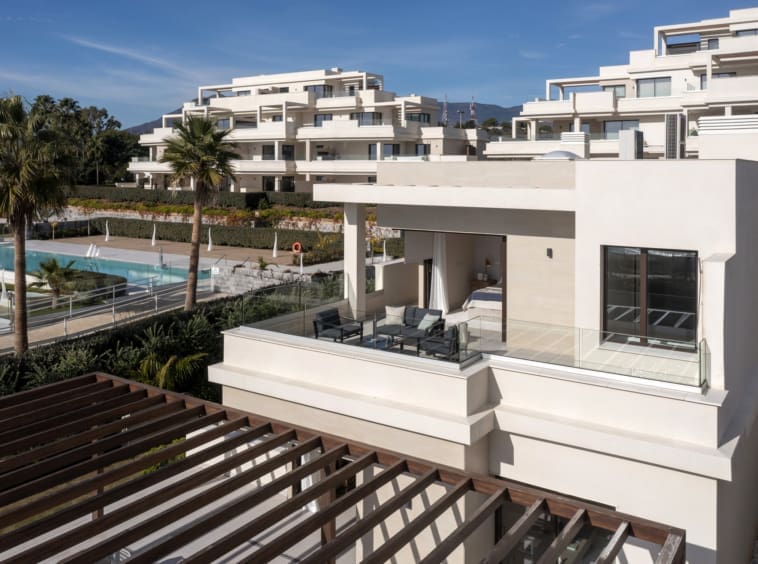 Beachfront villa for sale in Velaya Estepona - MDR Luxury Homes