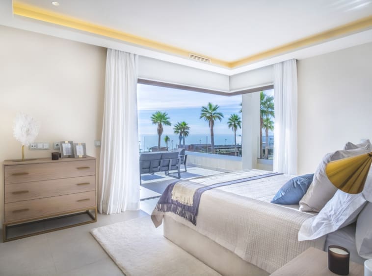 Beachfront villa for sale in Velaya Estepona - MDR Luxury Homes