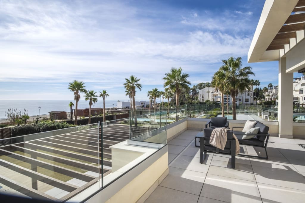 Beachfront villa for sale in Velaya Estepona - MDR Luxury Homes 32 Terraza dorm prncipal VG | MDR Luxury Homes Beachfront villa for sale in Velaya Estepona - MDR Luxury Homes