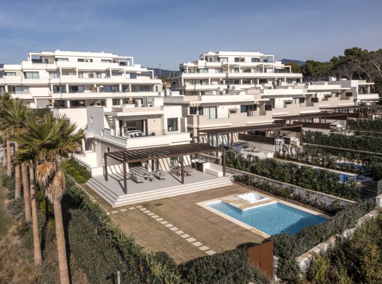 Beachfront villa for sale in Velaya Estepona - MDR Luxury Homes