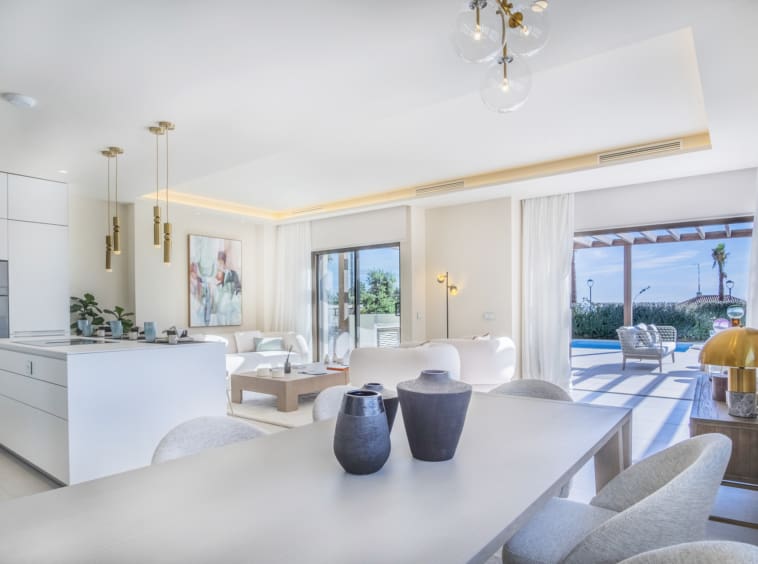 Beachfront villa for sale in Velaya Estepona - MDR Luxury Homes