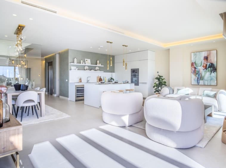 Beachfront villa for sale in Velaya Estepona - MDR Luxury Homes