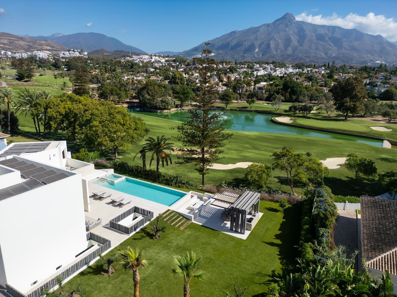 Villa Imagine Exclusieve Golf Front Villa in Las Brisas Marbella for sale - MDR Luxury Homes