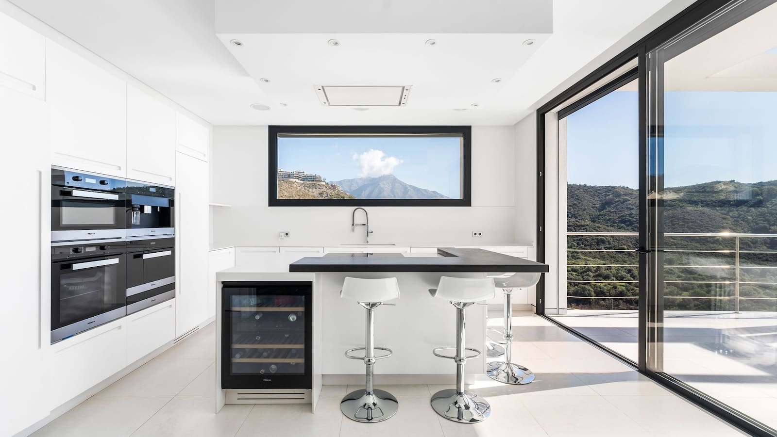 Villa Lea Eigentijdse Luxe en Privacy in Nueva Andalucia - MDR Luxury Homes