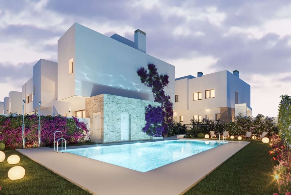 Modern townhouse with private garden and communal pool in Málagas Los Nogales Living development MDR Luxury Homes