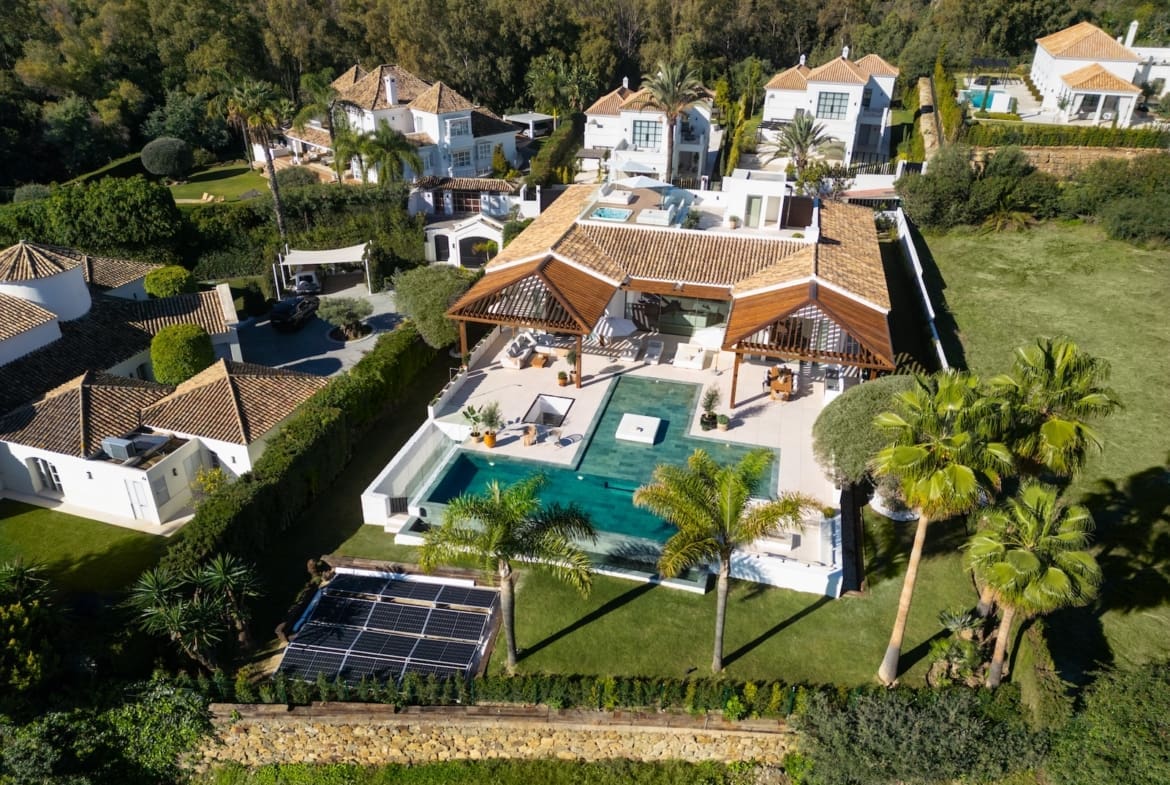 Villa Olivia Marbella Luxe villa met infinity pool en adembenemend uitzicht aangeboden door MDR Luxury Homes