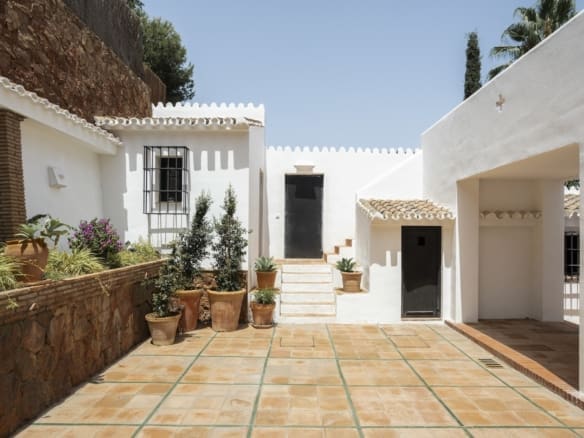 Luxury villa Candado 8 in El Candado, Malaga – Presented by MDR Luxury Homes.