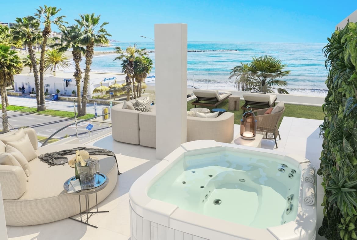 SeaScape Residences: Luxury beachfront homes by MDR Luxury Homes in Málaga.