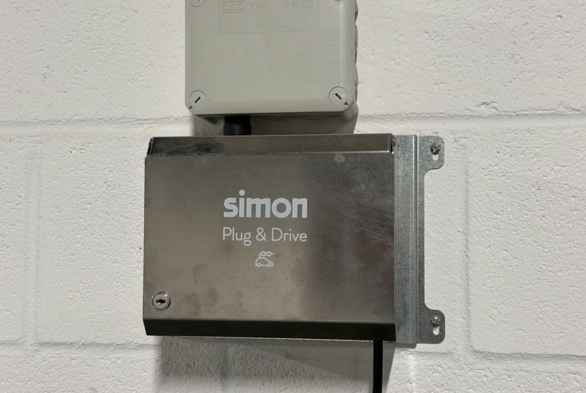 Move-in ready luxury apartment in Higuerón West with sea views and high-end finishes. For sale with MDR Luxury Homes.