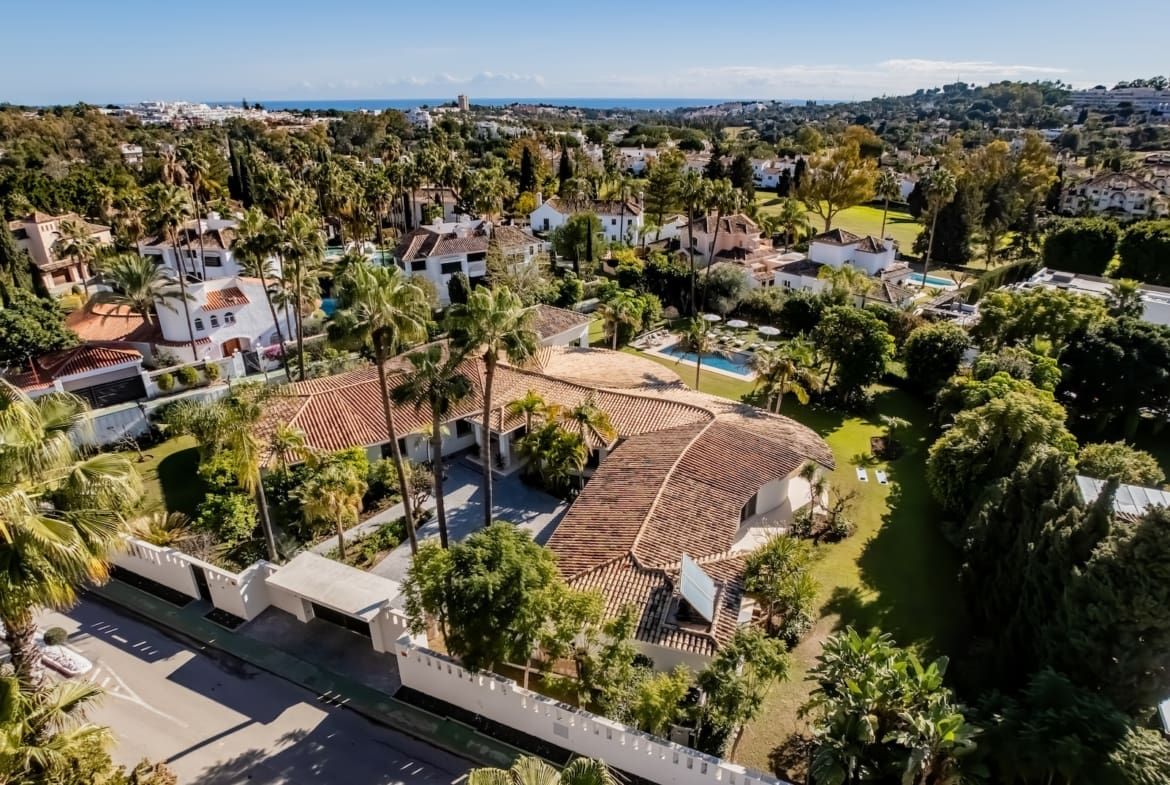 Villa Palm Springs in La Cerquilla, Marbella – luxury bungalow with botanical gardens and pool, listed by MDR Luxury Homes.