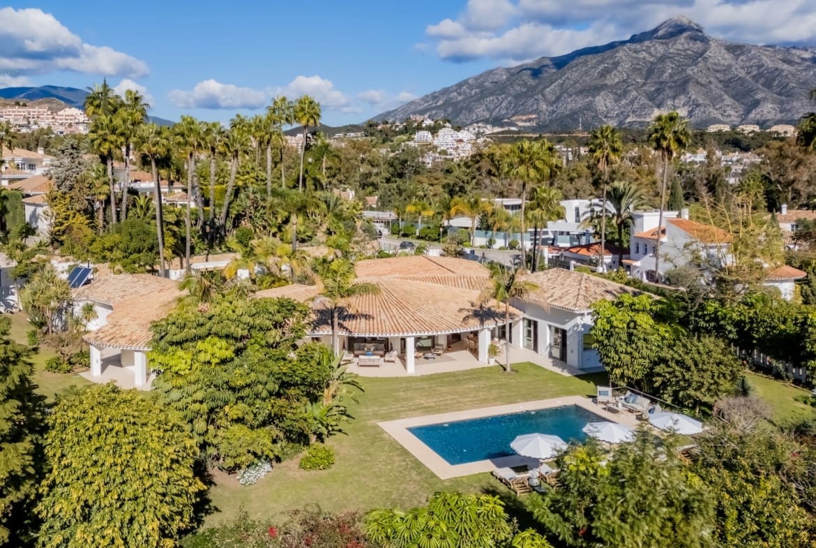 Villa Palm Springs in La Cerquilla, Marbella – luxury bungalow with botanical gardens and pool, listed by MDR Luxury Homes.