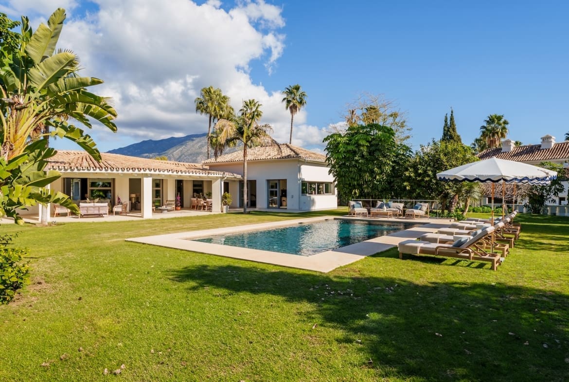 Villa Palm Springs in La Cerquilla, Marbella – luxury bungalow with botanical gardens and pool, listed by MDR Luxury Homes.